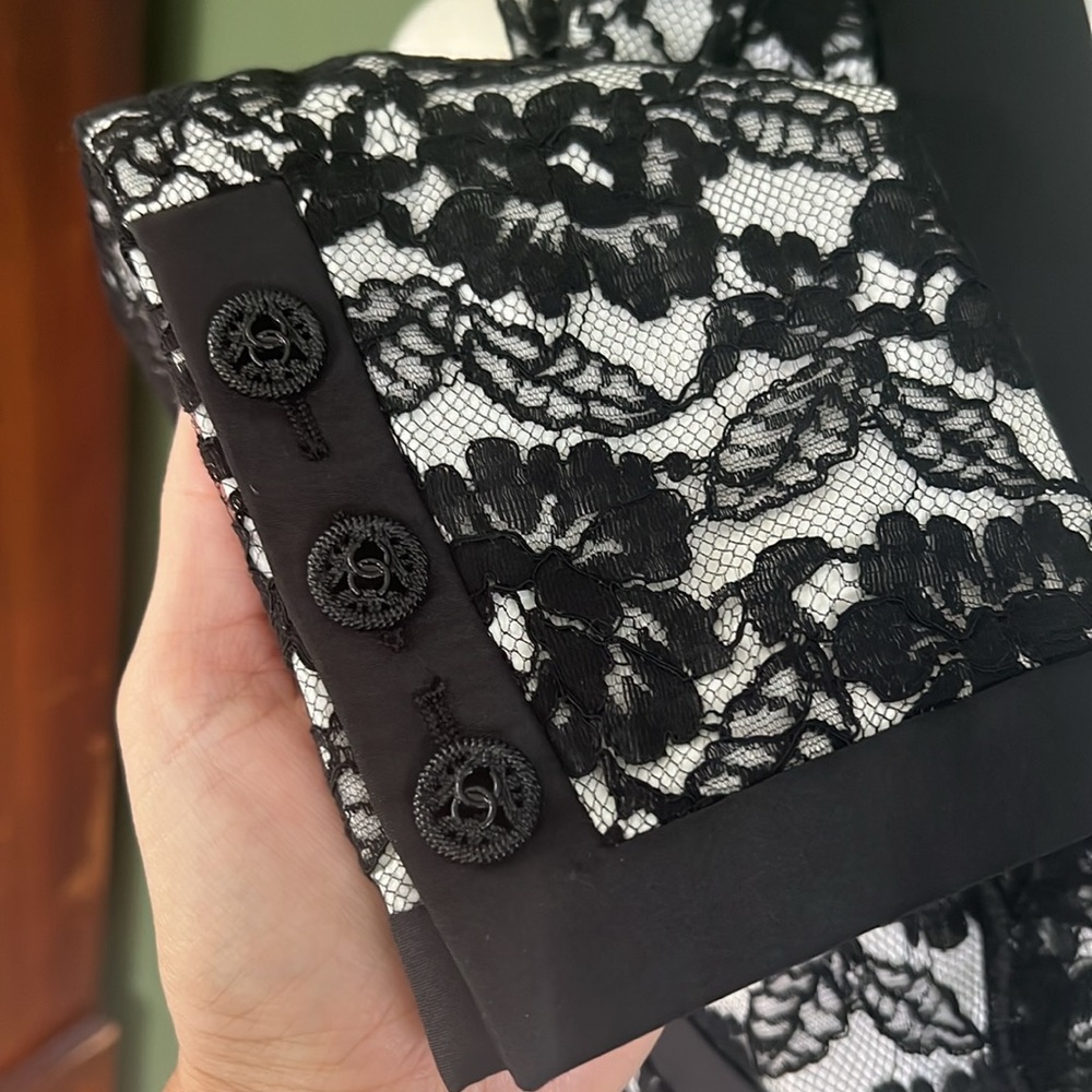 ⭐️CHANEL Runway Cruise 2014 Black & White Lace Blazer Size 38 MSRP $6200⭐️ - Picture 6 of 15